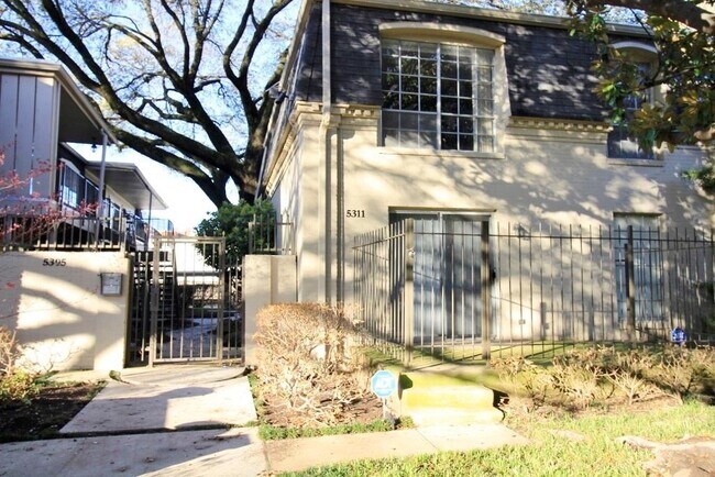 Building Photo - 5311 Fleetwood Oaks Ave