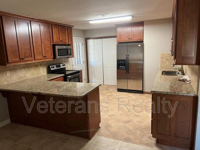 Building Photo - 2316 Demaret Dr