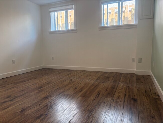 Building Photo - 539 Amess St