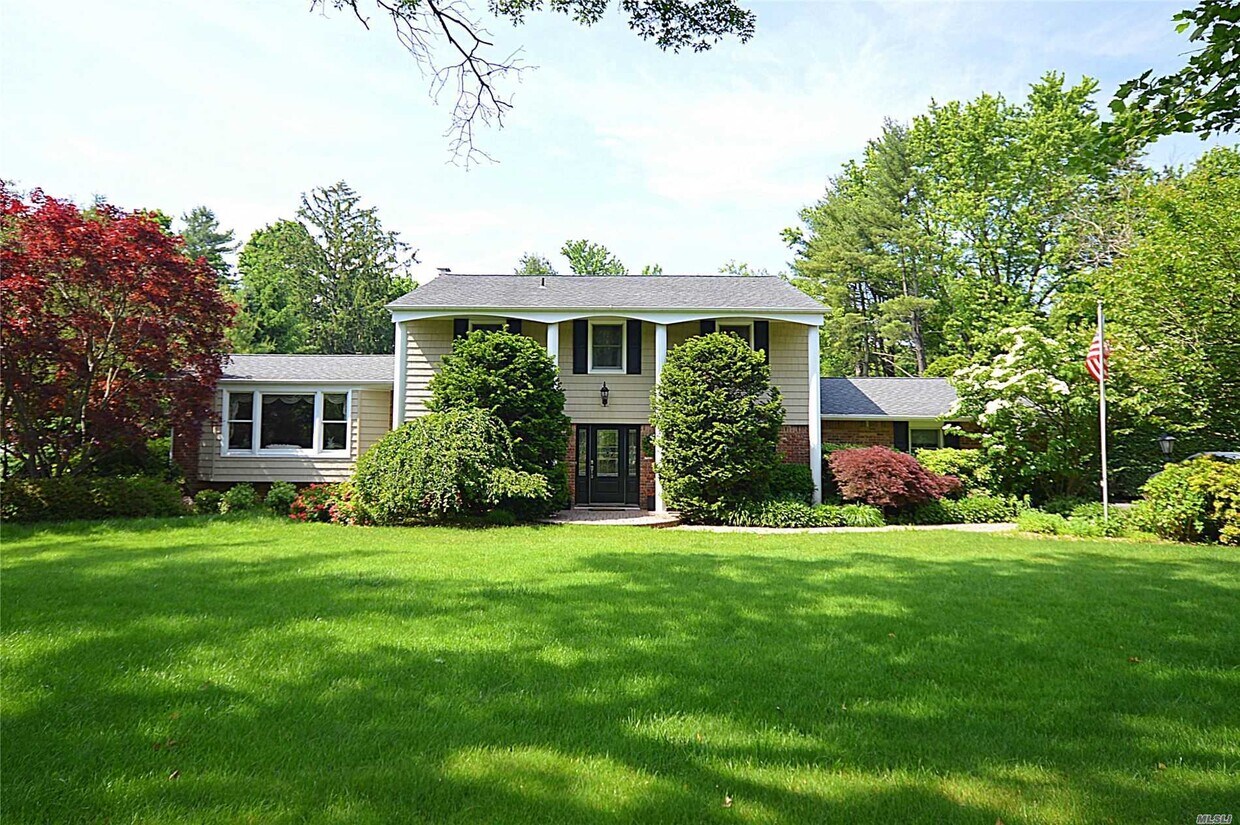 87 Clay Pitts Rd, Greenlawn, NY 11740 House Rental in Greenlawn, NY