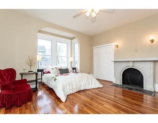 Building Photo - 11 Charles St