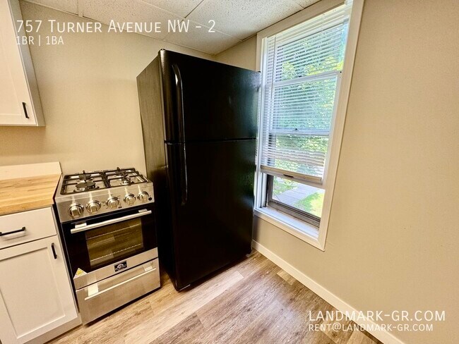 Foto del edificio - 757 Turner Ave NW