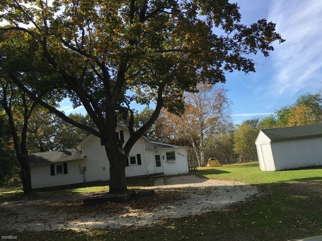 Building Photo - 4 br, 1.5 bath House - N2617 Harris Road