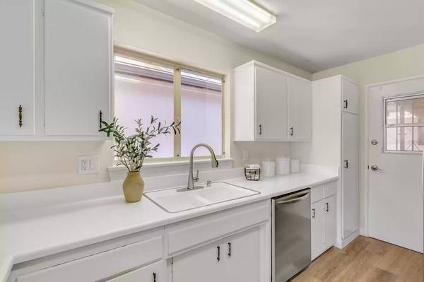 Foto del edificio - 3237 Mohican Ave