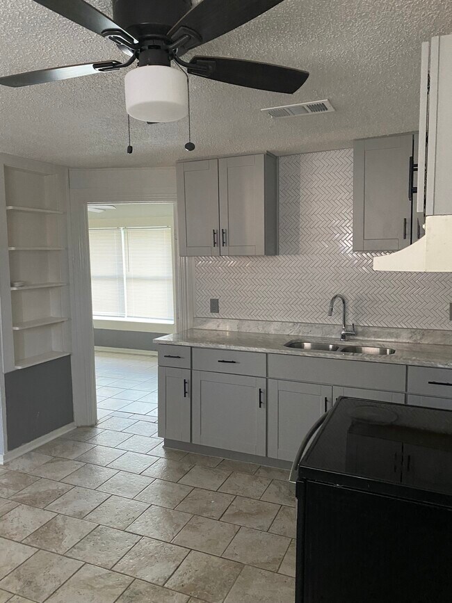 Foto del edificio - 8339 White Settlement Rd