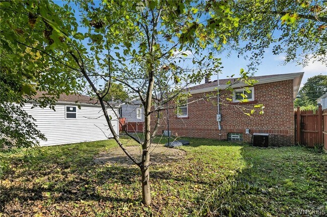 Foto del edificio - 116 Springville Ave