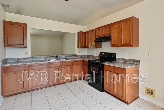 Building Photo - 1600 Twin Oak Dr W