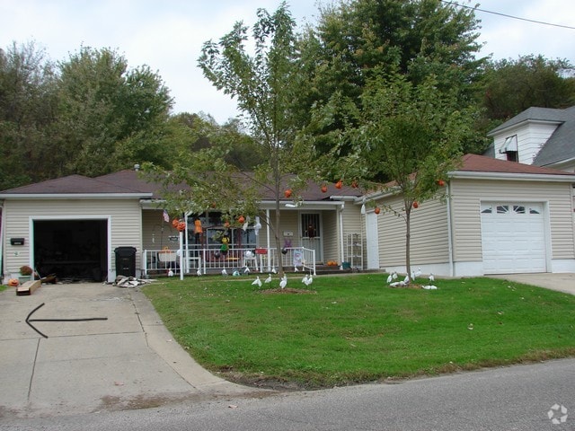 Building Photo - 1121 Bonser Ave