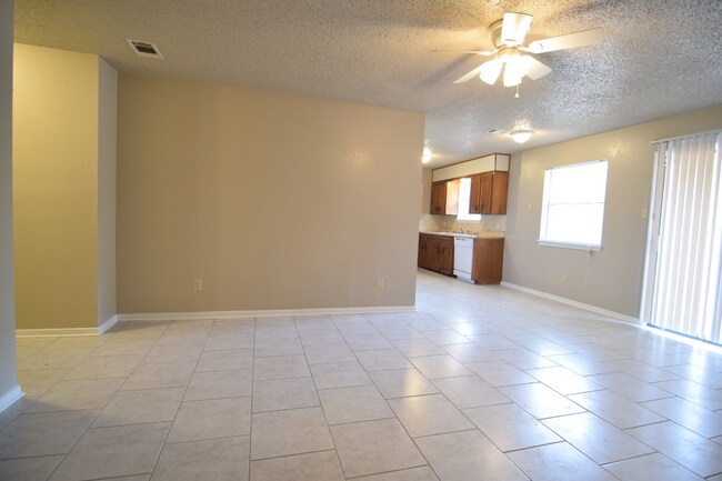 Foto del edificio - 2517 Hidden Valley Dr