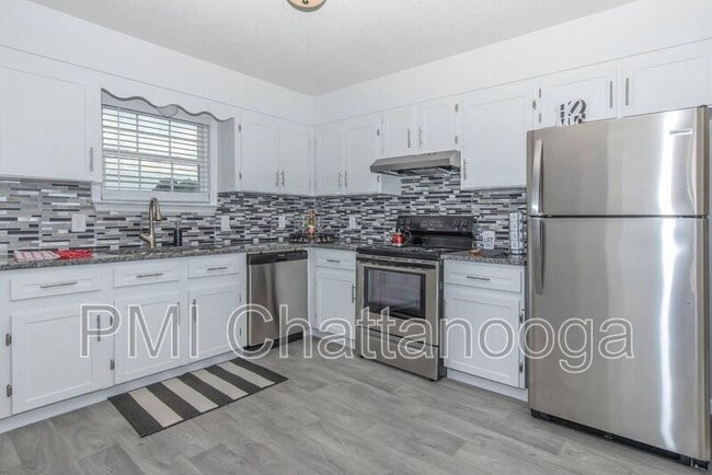 Building Photo - 985 Cross St