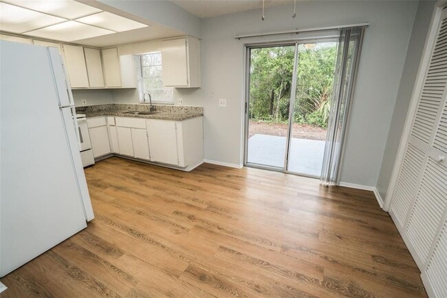 Building Photo - 1277 Sylvia Ave