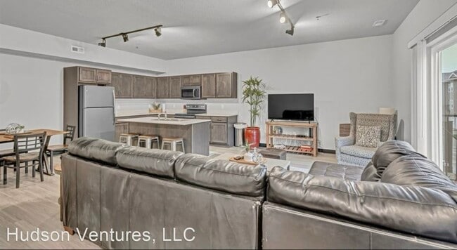 Building Photo - Meadowbrook Apartments