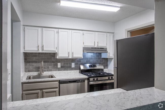 Interior Photo - Laurel Oaks