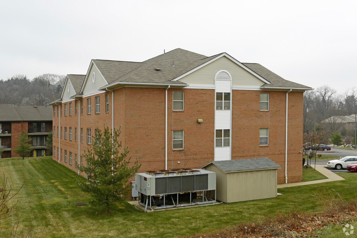 Building Photo - Gable Ridge