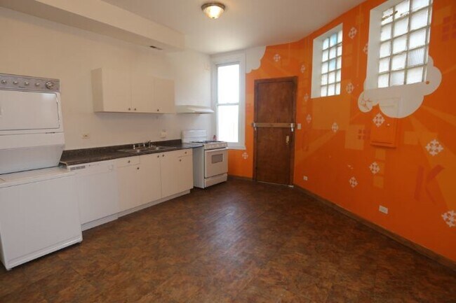 Building Photo - 2036 N Avers Ave