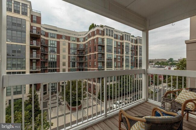 Foto del edificio - 2001 12th St NW