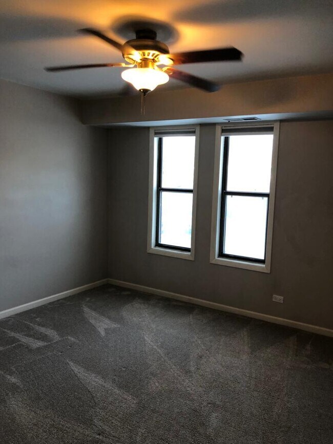 Foto del edificio - 2208 Country Club Dr