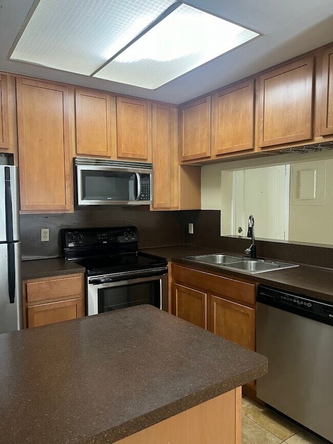 Building Photo - K225 - Croix #121