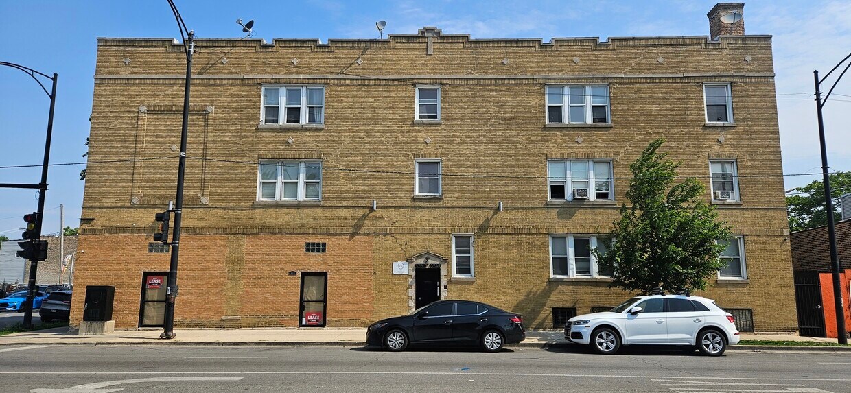 Primary Photo - 3752 W Division St