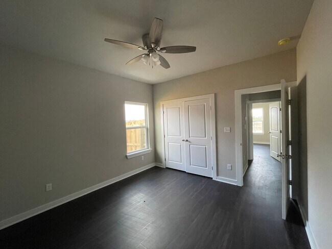 Building Photo - 3 BR/2 BA Corsicana Home