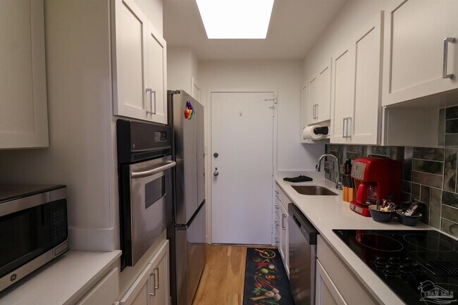 Foto del edificio - 825 Bayshore Dr