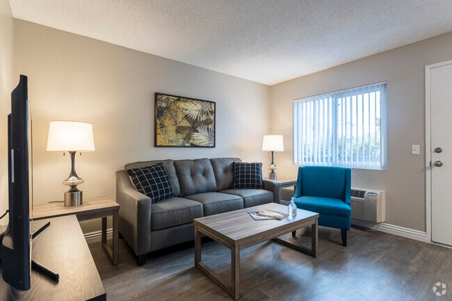 1 BR, 1 BA - 450 SF - The Madison