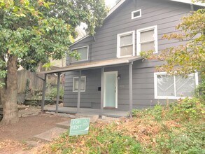 Building Photo - 32 S Seymour St