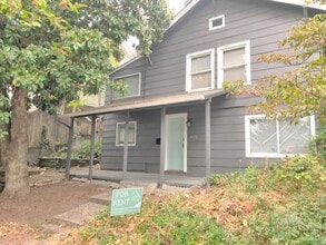 Building Photo - 32 S Seymour St