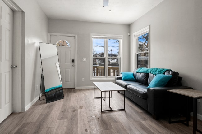 Photo - 1842 Crawford Rd House