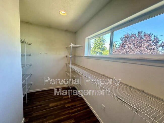 Foto del edificio - 1710 Lincoln Ave.