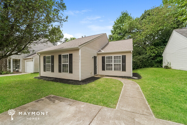 Building Photo - Charming Three Bedroom