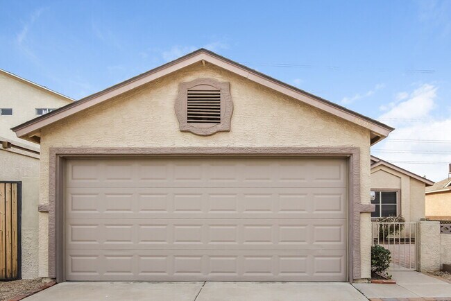Building Photo - 10102 N 66th Ln