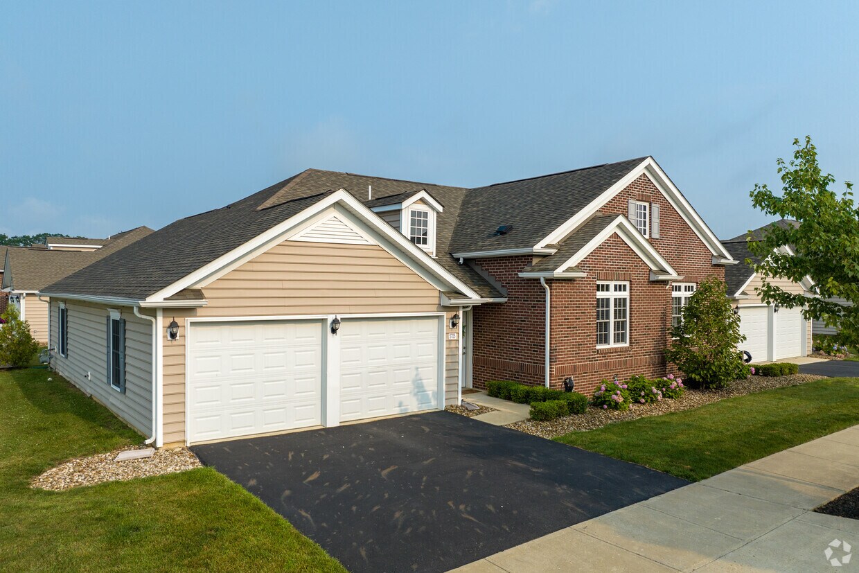 Redwood New Albany Apartments in New Albany, OH