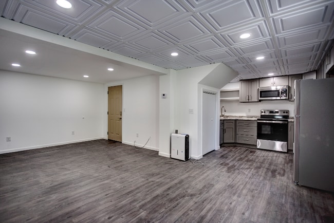 Building Photo - 308 E Mary St
