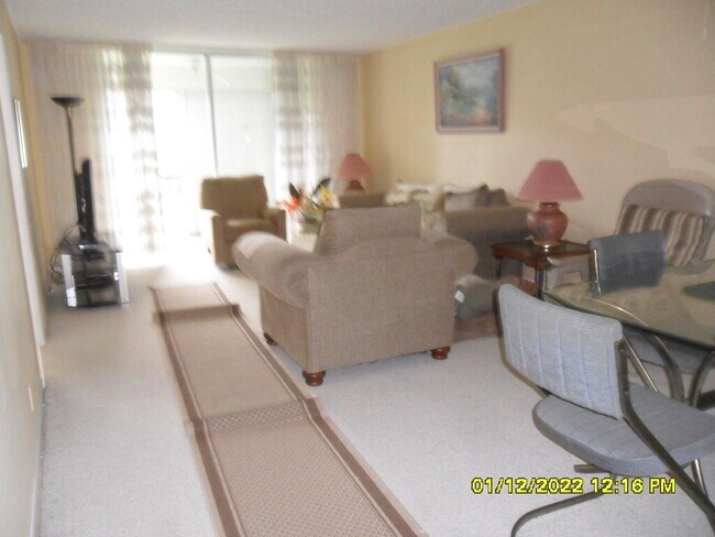 Building Photo - 9420 S Hollybrook Lake Dr