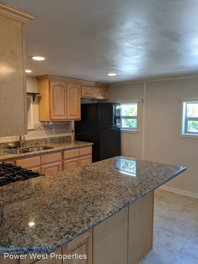 Building Photo - 2 br, 2 bath House - 4143 La Madrona Dr