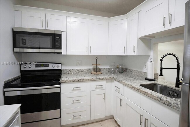 Foto del edificio - 6020 NW 64th Ave