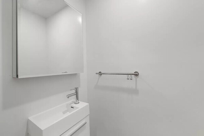Building Photo - W 139th ST