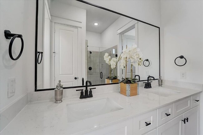 Foto del edificio - 2702 Elysian St