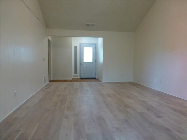 Building Photo - 1708 Raven Dr