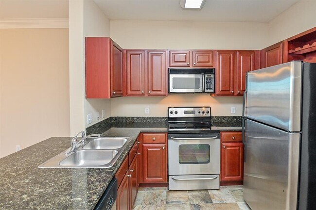 Building Photo - 7575 Kirby Dr