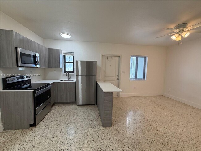 Foto del edificio - 600 SW 10th St