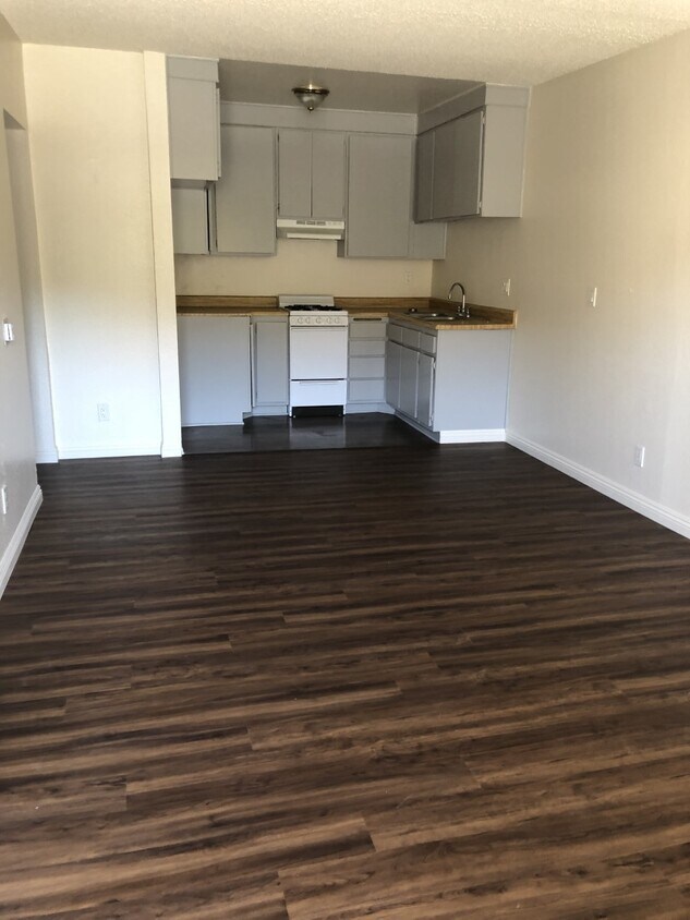 Foto principal - 7320 Foothill Blvd