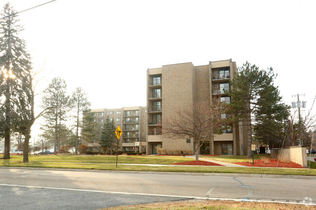 Building Photo - Romulus Tower