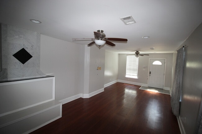 Building Photo - 3033 Toledano St