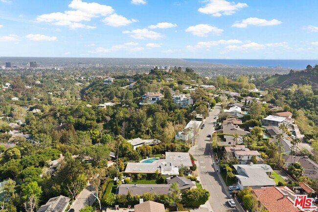 Foto del edificio - 2058 Westridge Rd