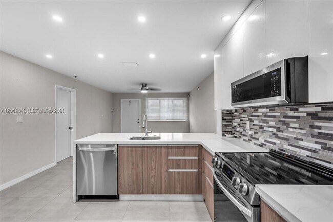 Foto del edificio - 2175 NE 56th St