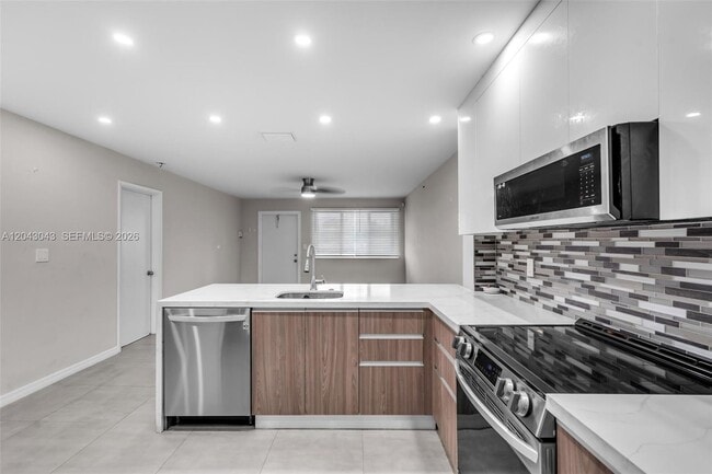 Building Photo - 2175 NE 56th St