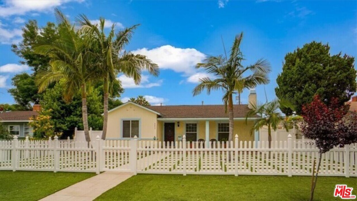 Foto principal - 6453 Montgomery Ave
