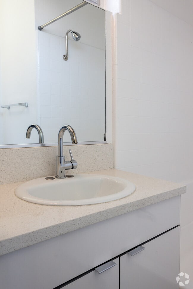 2BR, 2BA - 865 SF - The Parsons